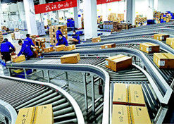 2020年1月30日，國(guó)藥集團(tuán)國(guó)藥控股發(fā)揮“點(diǎn)強(qiáng)網(wǎng)通”優(yōu)勢(shì)，迅速跨省調(diào)配藥品物資馳援武漢，為人民生命安全保駕護(hù)航。